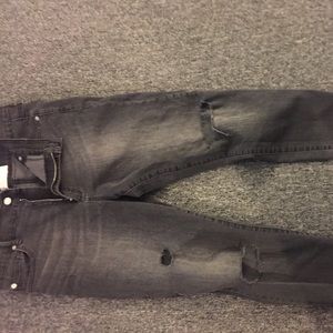 Destroyed high waisted jeans
